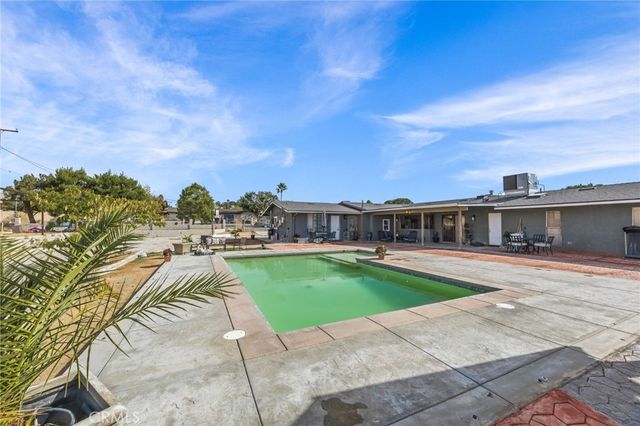 13288 13288 Choco Road, Apple Valley, CA 92308