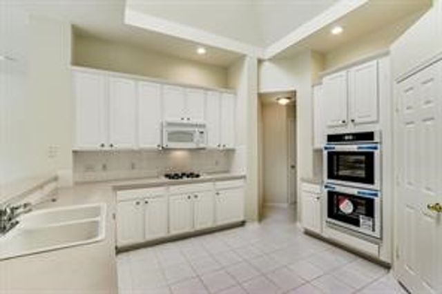 1703 Nightingale Lane, Corinth, TX 76210