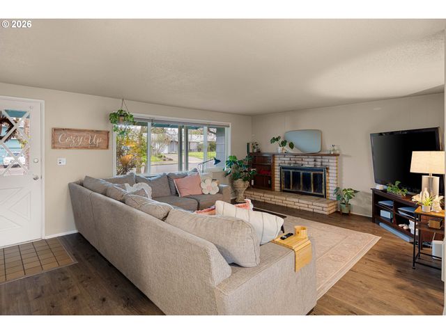 2495 JEPPESEN ACRES Rd, Eugene, OR 97401