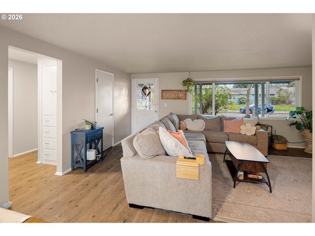 2495 JEPPESEN ACRES Rd, Eugene, OR 97401