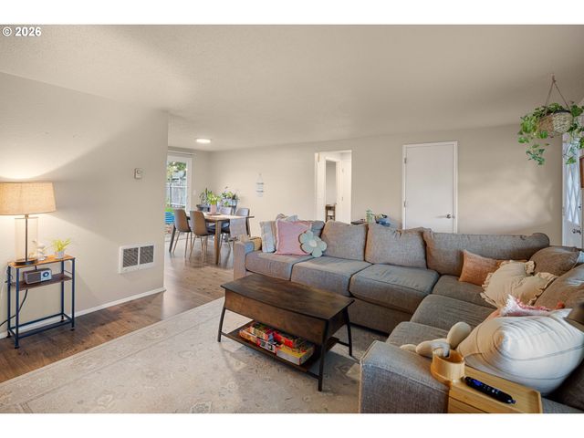 2495 JEPPESEN ACRES Rd, Eugene, OR 97401