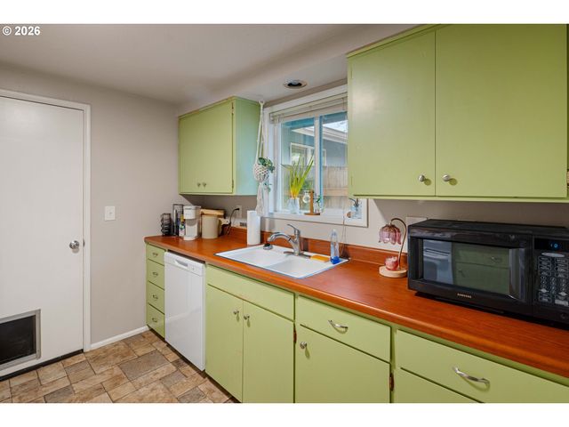 2495 JEPPESEN ACRES Rd, Eugene, OR 97401