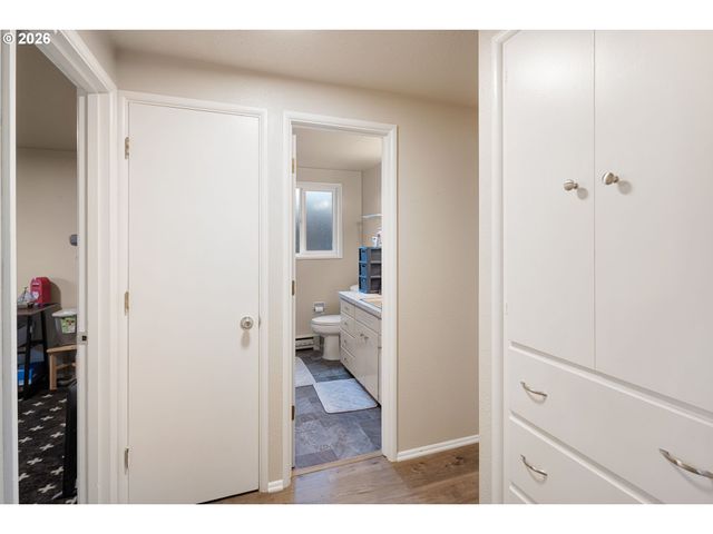 2495 JEPPESEN ACRES Rd, Eugene, OR 97401