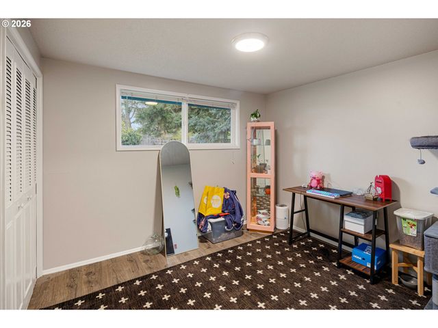2495 JEPPESEN ACRES Rd, Eugene, OR 97401