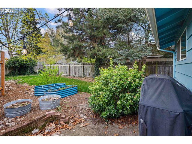 2495 JEPPESEN ACRES Rd, Eugene, OR 97401