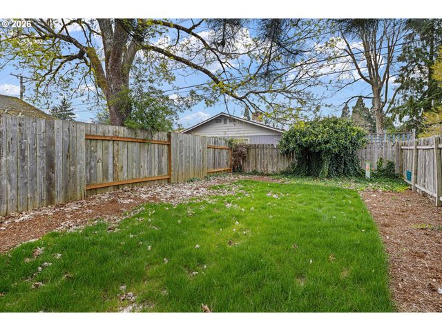 2495 JEPPESEN ACRES Rd, Eugene, OR 97401