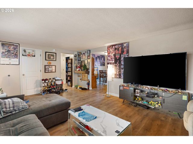 2495 JEPPESEN ACRES Rd, Eugene, OR 97401