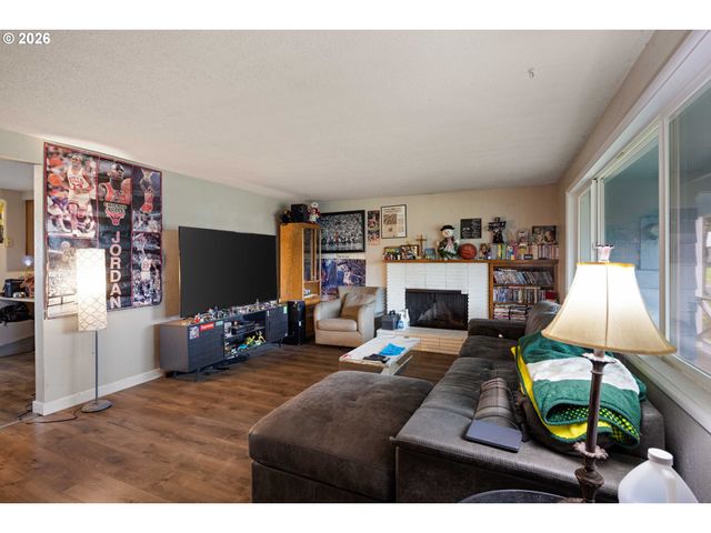 2495 JEPPESEN ACRES Rd, Eugene, OR 97401