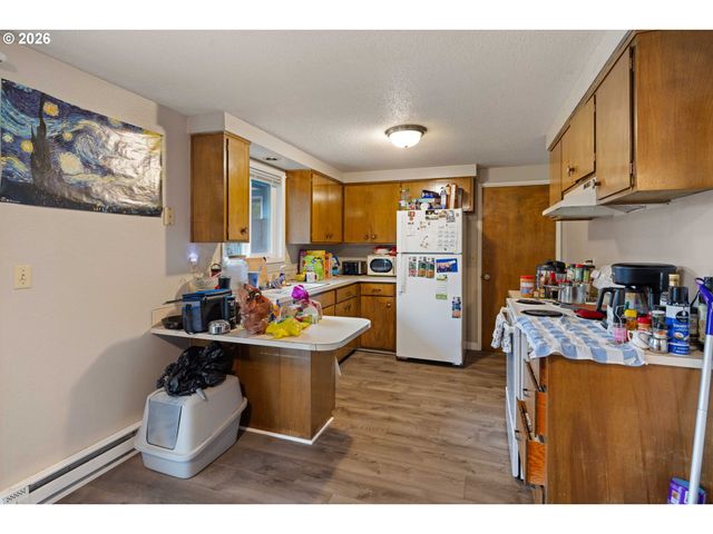 2495 JEPPESEN ACRES Rd, Eugene, OR 97401