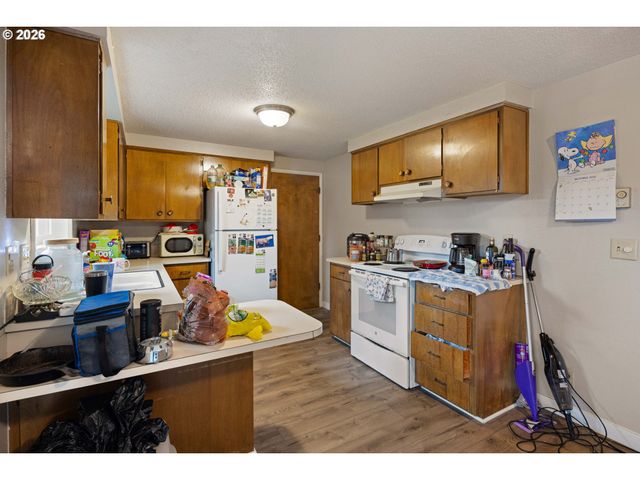 2495 JEPPESEN ACRES Rd, Eugene, OR 97401