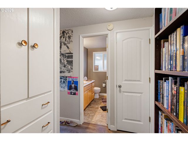 2495 JEPPESEN ACRES Rd, Eugene, OR 97401