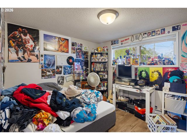 2495 JEPPESEN ACRES Rd, Eugene, OR 97401