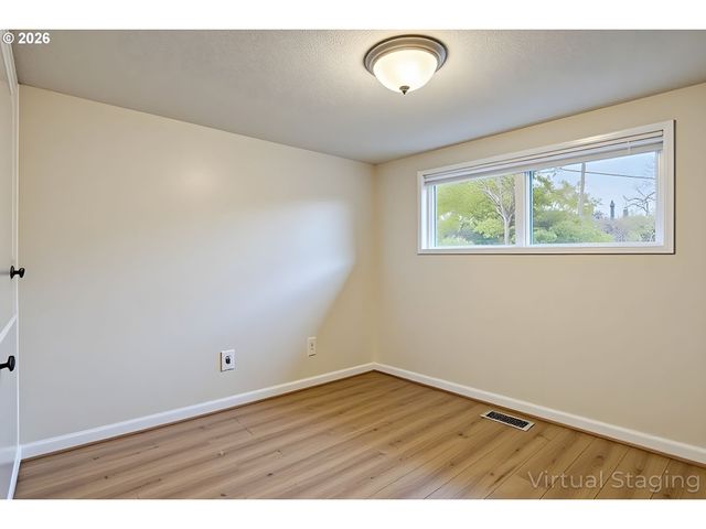 2495 JEPPESEN ACRES Rd, Eugene, OR 97401