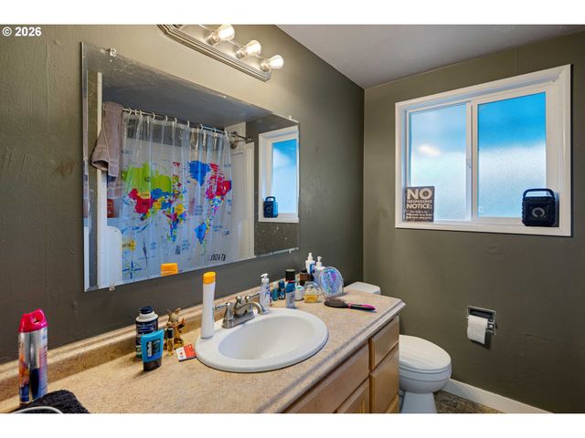 2495 JEPPESEN ACRES Rd, Eugene, OR 97401