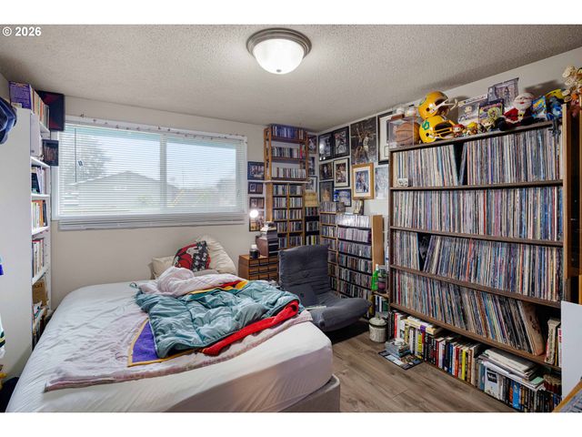 2495 JEPPESEN ACRES Rd, Eugene, OR 97401