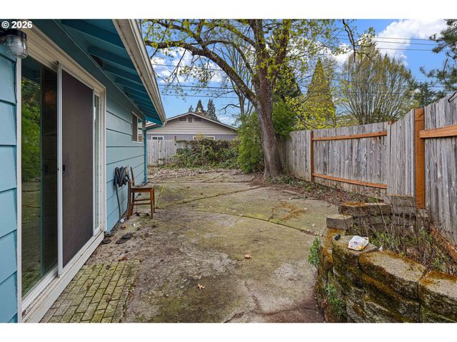 2495 JEPPESEN ACRES Rd, Eugene, OR 97401
