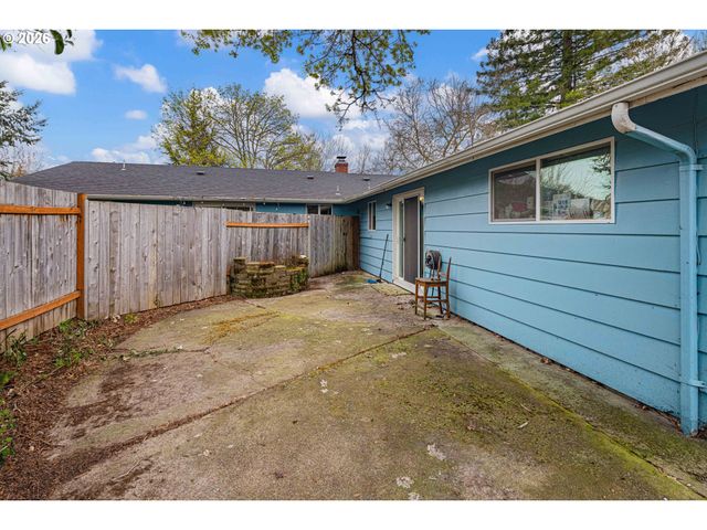 2495 JEPPESEN ACRES Rd, Eugene, OR 97401