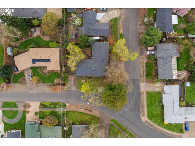 2495 JEPPESEN ACRES Rd, Eugene, OR 97401