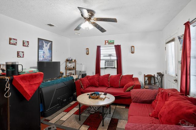 8641 Fab St, Pensacola, FL 32514