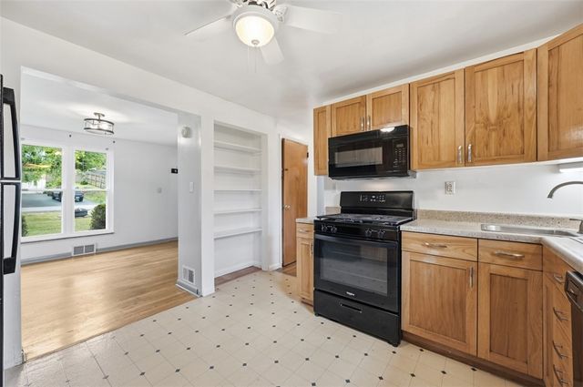 4330 Orchardview Dr, Hampton, PA 15101