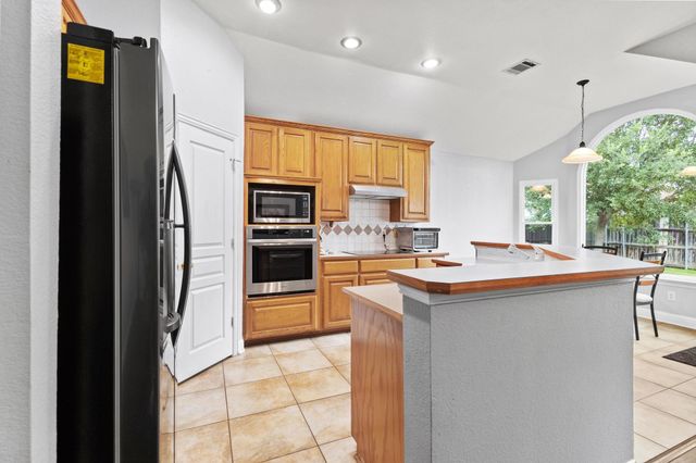 2009 Lake Fork Court, Denton, TX 76210