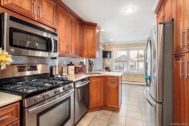 247 N Columbus Avenue, Freeport, NY 11520