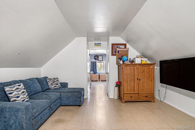 247 N Columbus Avenue, Freeport, NY 11520