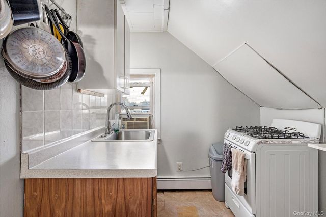 247 N Columbus Avenue, Freeport, NY 11520