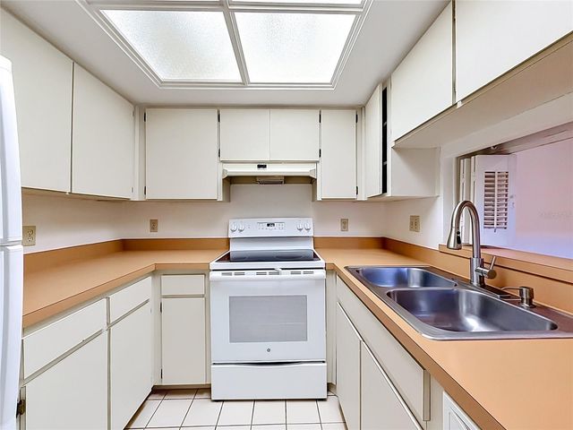 4405 W FAIR OAKS AVENUE 18, Tampa, FL 33611