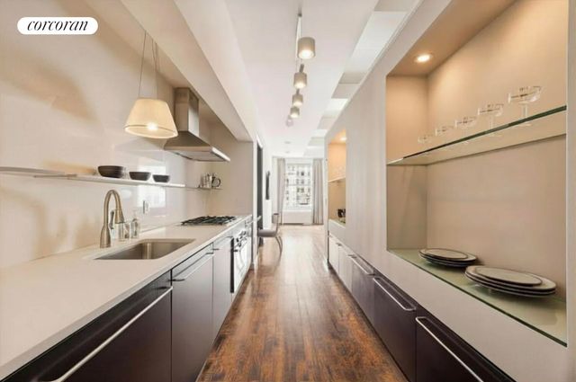 15 Broad St Apt 1606, New York City, NY 10005