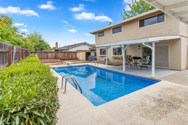 6824 Oaklawn Way, Fair Oaks, CA 95628