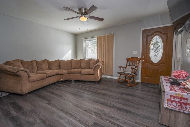 2042 GIDEON Avenue, Zion, IL 60099