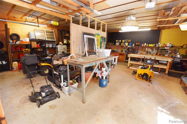 4034 W Grand Blanc Road, Swartz Creek, MI 48473