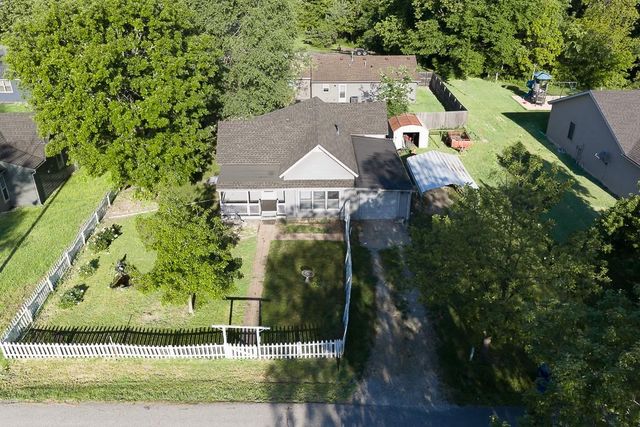 124 Gould Street, Tonganoxie, KS 66086