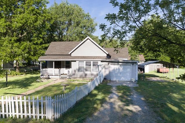 124 Gould Street, Tonganoxie, KS 66086