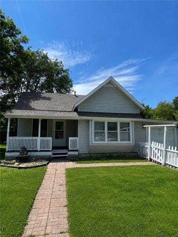 124 Gould Street, Tonganoxie, KS 66086