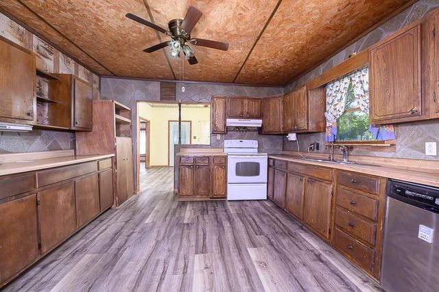 124 Gould Street, Tonganoxie, KS 66086