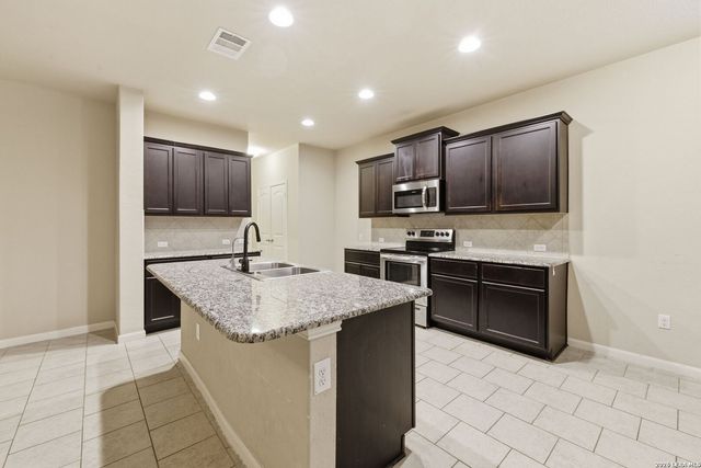 2139 Flintshire Dr, New Braunfels, TX 78130