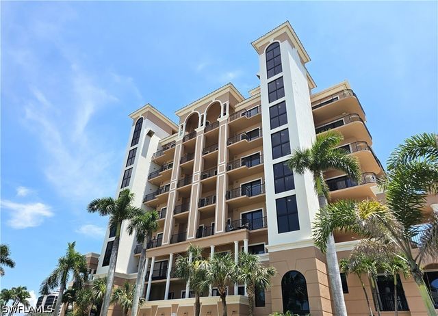 10620 Gulf Shore DR 201, Naples, FL 34108
