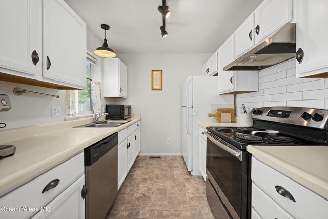 2005 N Blossom CT, Post Falls, ID 83854