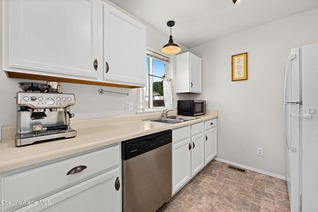 2005 N Blossom CT, Post Falls, ID 83854