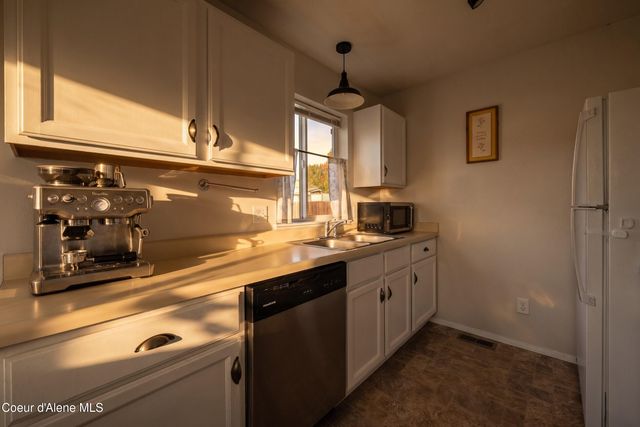 2005 N Blossom CT, Post Falls, ID 83854