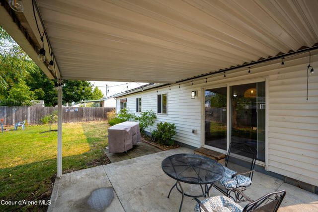 2005 N Blossom CT, Post Falls, ID 83854