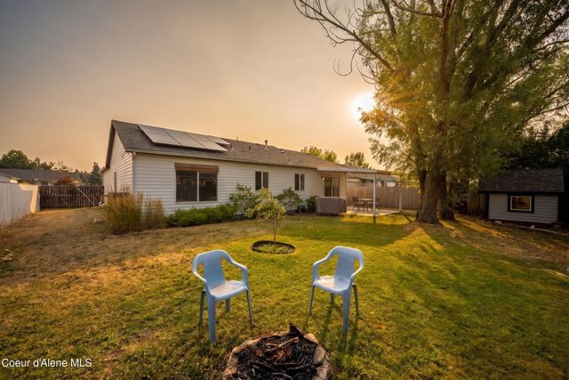 2005 N Blossom CT, Post Falls, ID 83854