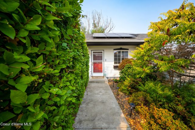 2005 N Blossom CT, Post Falls, ID 83854