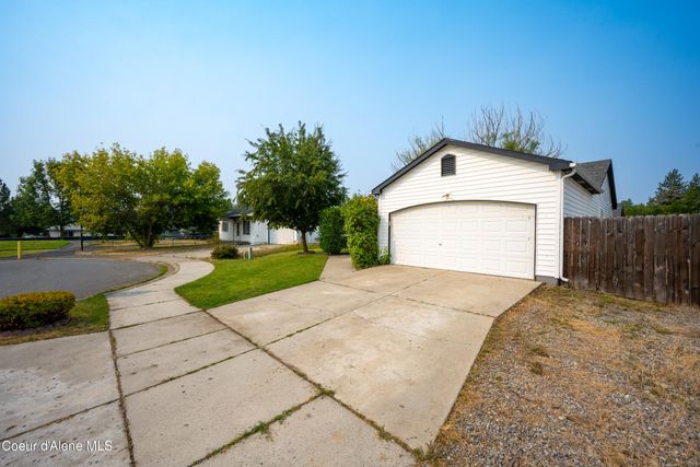 2005 N Blossom CT, Post Falls, ID 83854
