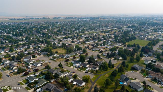 2005 N Blossom CT, Post Falls, ID 83854