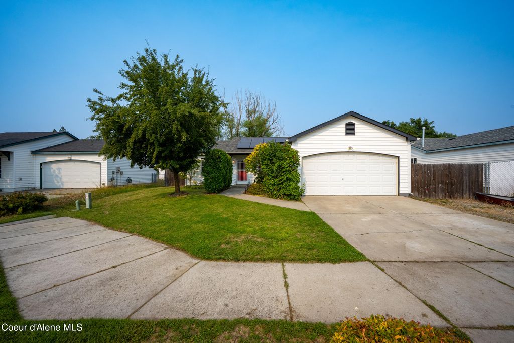 2005 N Blossom CT, Post Falls, ID 83854 photo 2