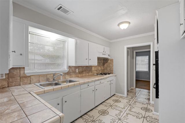 7421 Claiborne Street, Houston, TX 77016