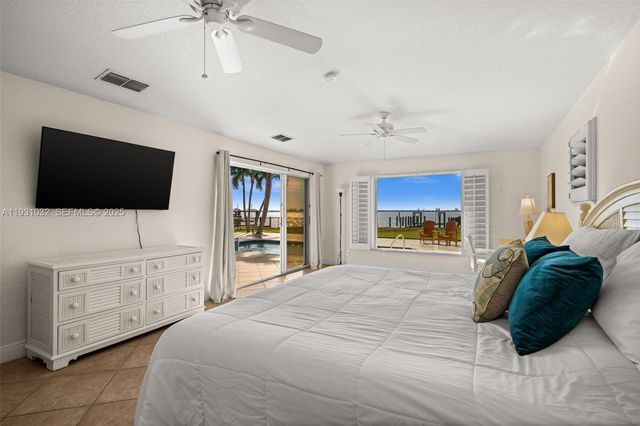 264 Bayshore Dr, Cape Coral, FL 33904